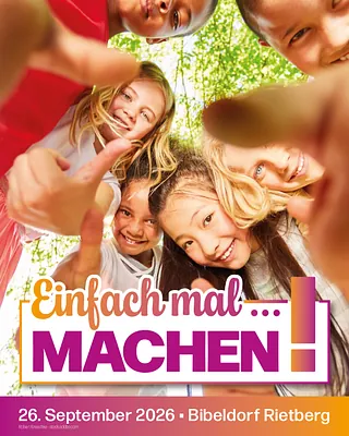 Kinder halten ihren Daumen hoch - Schriftzug Einfach mal machen