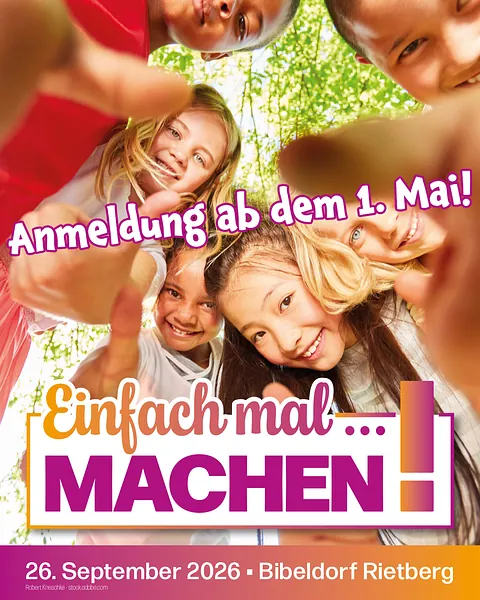 Einladungsgrafik zum Aktionstag Kirche mit Kindern am 26.09.2026 im Bibeldorf Rietberg. Darauf zu sehen ist ein dunkelhaariges Mädchen mit einer schwarzen Brille und dazu die Zeichnung einer gelben Glühbirne.